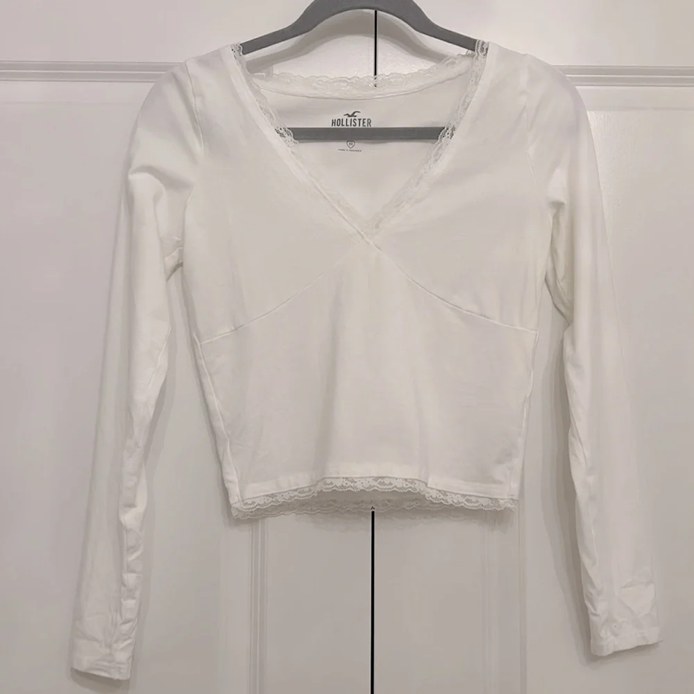 Cute Top with Lace Trim✨